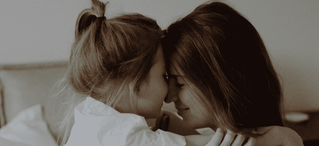 photo mère fille CNV aux enfants